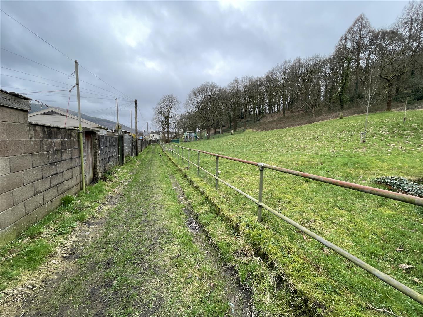 4 Bedroom House Mid Terrace Cadwaladr Street, Mountain Ash Durbin & Co
